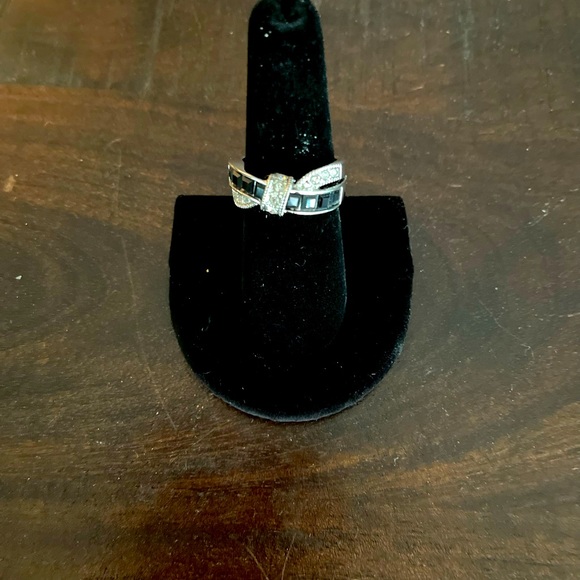 Silver ring with white and black stones - Picture 3 of 12